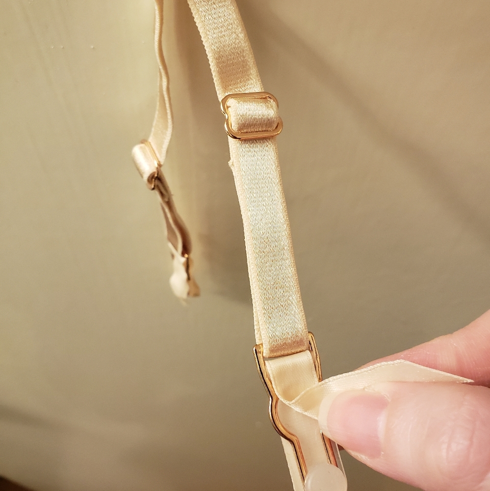 New Victoria's Secret garter belt - Picture 3 of 10